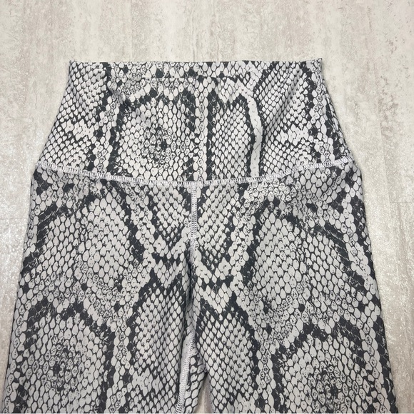 Evolution and Creation snakeskin leggings high rise medium - Picture 3 of 5
